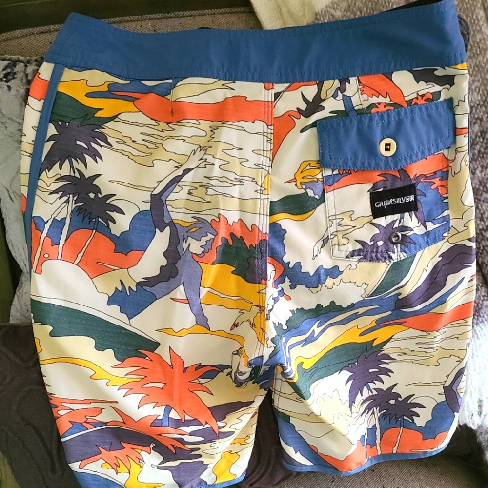 4 Pairs of Youth Boy's board shorts - Picture 4 of 8